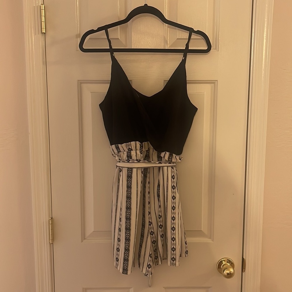 Lilly Rose 🌹 Romper - Picture 3 of 4
